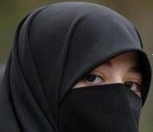 Hukum Memakai Niqab Bagi Wanita Dunia Islam